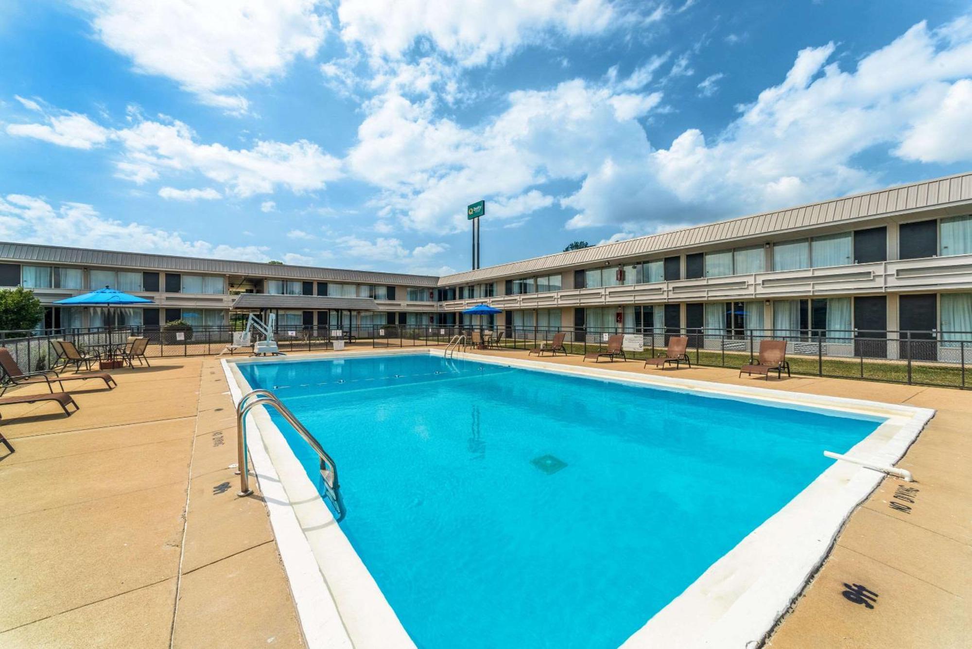 Quality Inn & Suites Vandalia Near I-70 And Hwy 51 Exterior foto